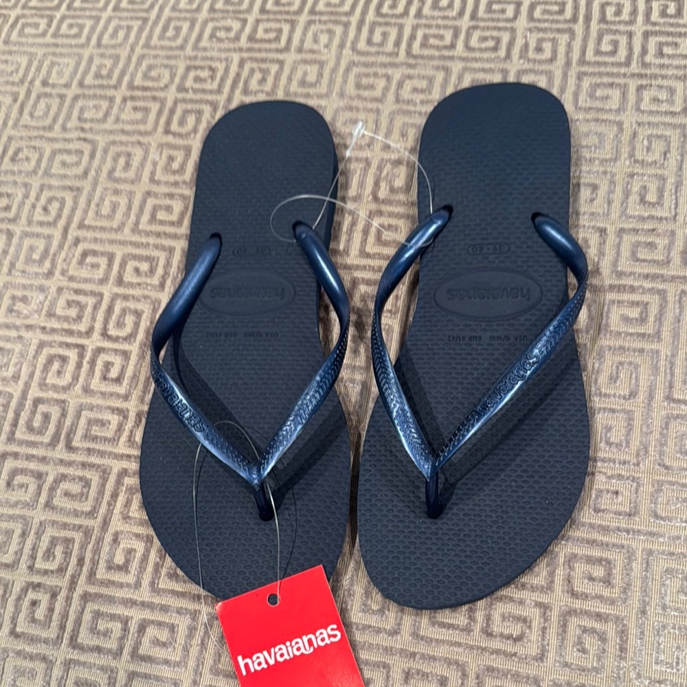 Havaianas  NWT women’s slim flip flops navy blue size 9/10